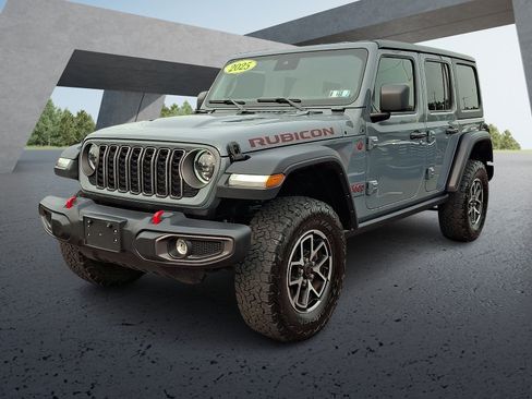 Used 2025 Jeep Wrangler Unlimited Rubicon AWD/4WD image 3