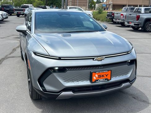 Certified 2024 Chevrolet Equinox EV LT AWD/4WD image 5