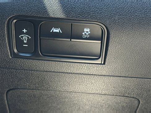 Used 2022 Kia Sorento LX image 18