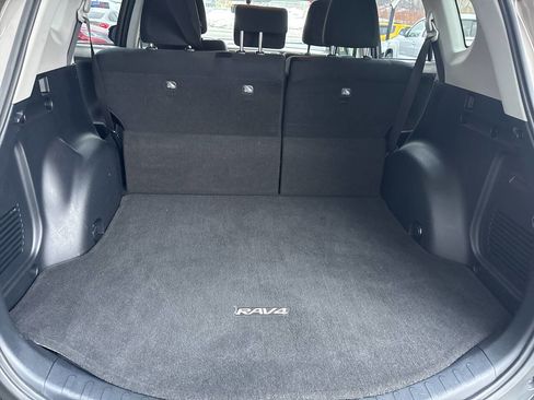 Used 2013 Toyota RAV4 XLE image 19