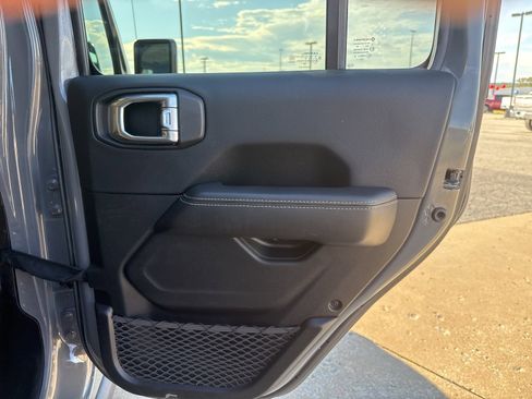 Used 2021 Jeep Wrangler Unlimited Rubicon w/ Dual Top Group image 25