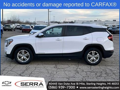 Used 2023 GMC Terrain SLE image 2
