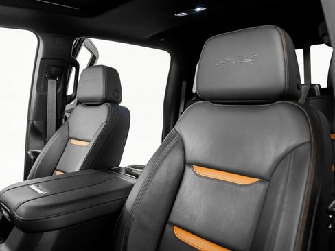 Used 2025 GMC Sierra 2500 AT4 w/ AT4 Premium Plus Package image 3