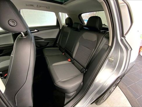 Certified 2024 Volkswagen Taos SE image 26