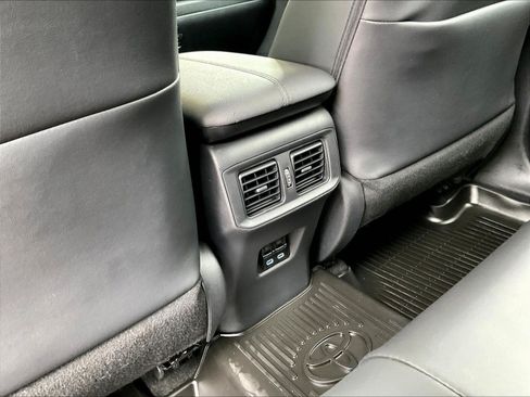 Used 2022 Toyota RAV4 XSE AWD/4WD image 10