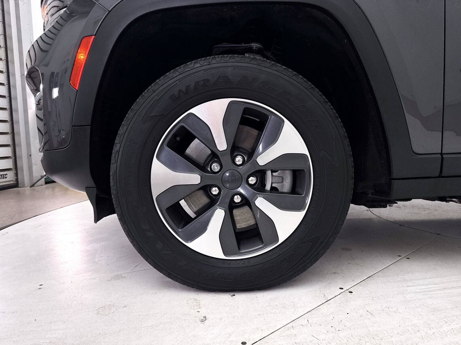 Used 2022 Jeep Grand Cherokee Limited 4xe w/ Luxury Tech Group II AWD/4WD image 17