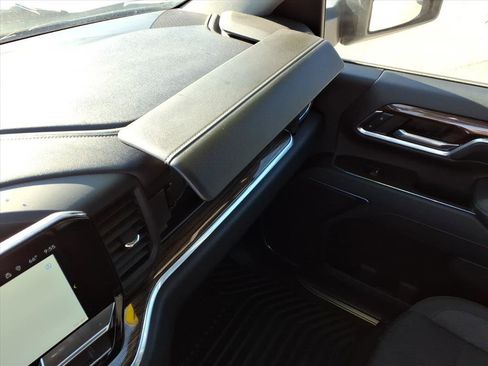 Used 2024 Chevrolet Silverado 2500 LT image 29