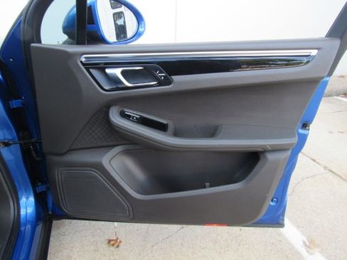 Used 2018 Porsche Macan image 19