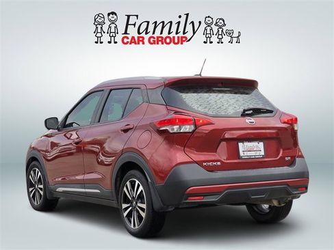 Used 2019 Nissan Kicks SR image 3