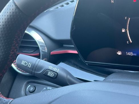 Used 2024 Chevrolet Trax RS w/ Sunroof Package FWD image 32