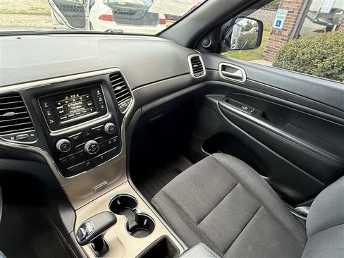 Used 2015 Jeep Grand Cherokee Laredo w/ Quick Order Package 23E AWD/4WD image 11