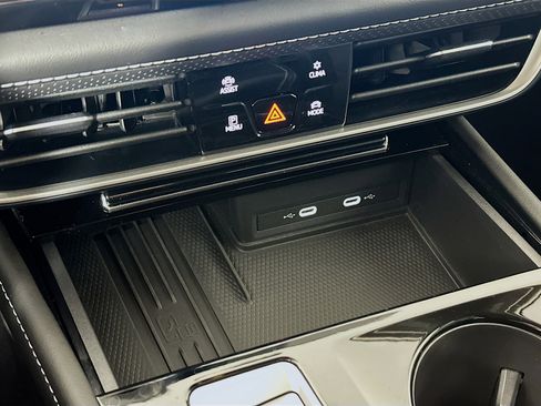 Used 2025 Volkswagen Atlas SE image 15