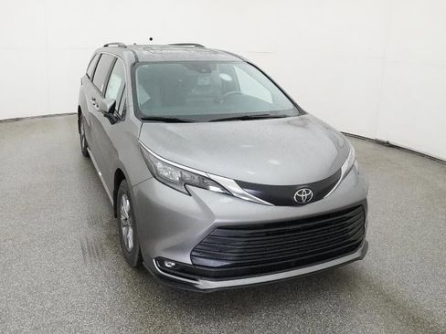 New 2026 Toyota Sienna XLE image 14
