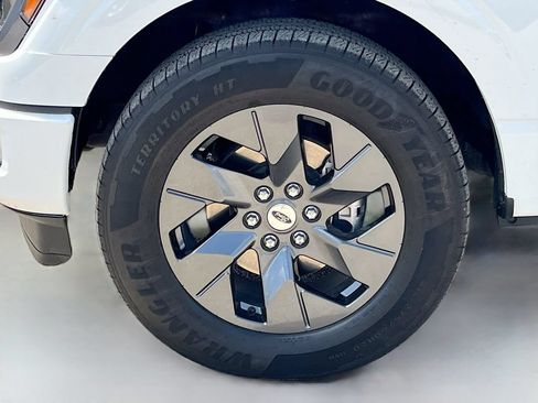 Used 2025 Ford F150 STX w/ Equipment Group 200A RWD image 29