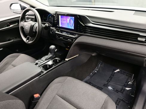 Used 2025 Toyota Camry LE image 14