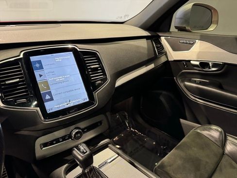 Used 2017 Volvo XC90 T5 R-Design image 13