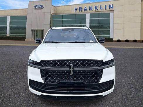 New 2025 Lincoln Navigator Reserve w/ Jet Appearance Package image 2