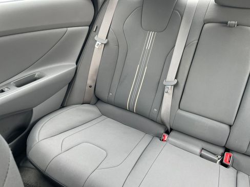 Used 2025 Hyundai Elantra SEL image 40