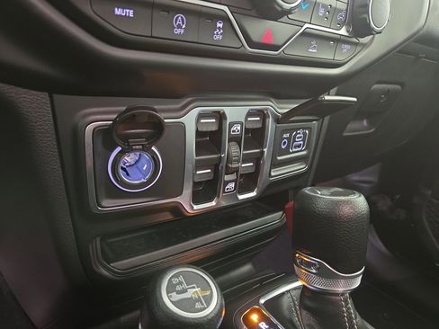 Used 2022 Jeep Wrangler Unlimited Sahara w/ LED Lighting Group image 27