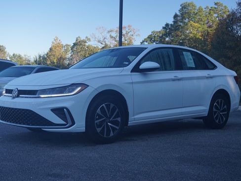 Used 2025 Volkswagen Jetta S image 5
