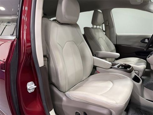 Used 2020 Chrysler Pacifica Touring-L Plus w/ Advanced Safetytec Group image 14