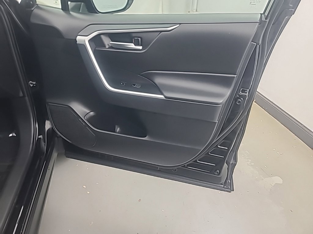 Used 2025 Toyota RAV4 XLE AWD/4WD image 14