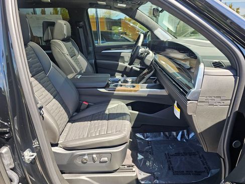 New 2026 Cadillac Escalade Platinum Sport w/ LPO, ONYX Package AWD/4WD image 11