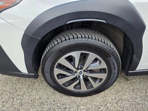 Used 2023 Subaru Outback Premium AWD/4WD image 3