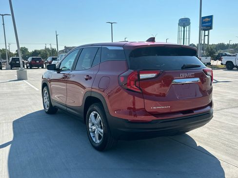 Used 2024 GMC Terrain SLE AWD/4WD image 3