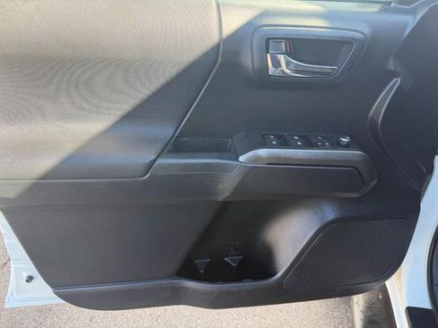 Used 2018 Toyota Tacoma 4x4 Double Cab image 10