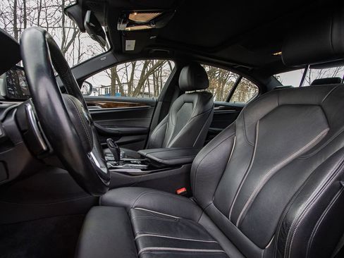 Used 2018 BMW 530i xDrive image 10