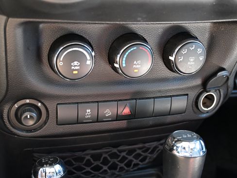 Used 2018 Jeep Wrangler Unlimited Sport S AWD/4WD image 23