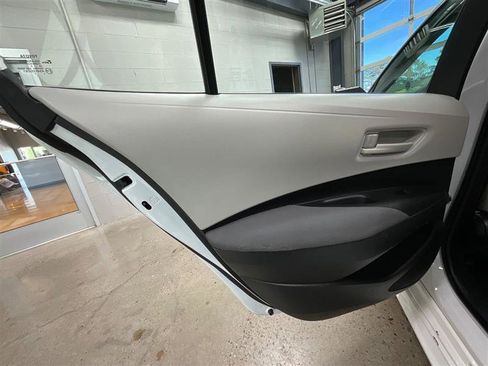 Used 2022 Toyota Corolla LE FWD image 17
