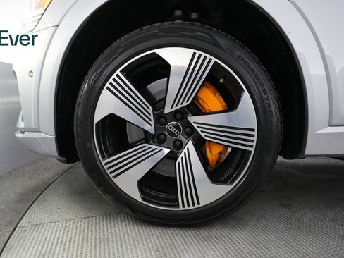 Used 2022 Audi e-tron Premium Plus image 19