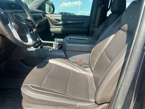 Used 2021 GMC Yukon XL Denali w/ LPO, Illumination Package AWD/4WD image 7