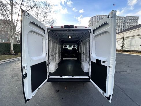 Used 2025 RAM ProMaster 2500 w/ Convenience Group image 25