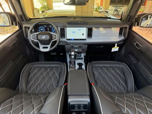 Used 2025 Ford Bronco Outer Banks AWD/4WD image 11
