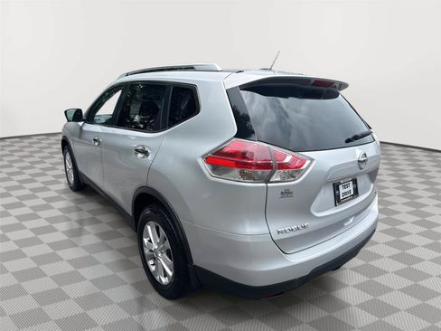 Used 2016 Nissan Rogue SV w/ SV Premium Package FWD image 8