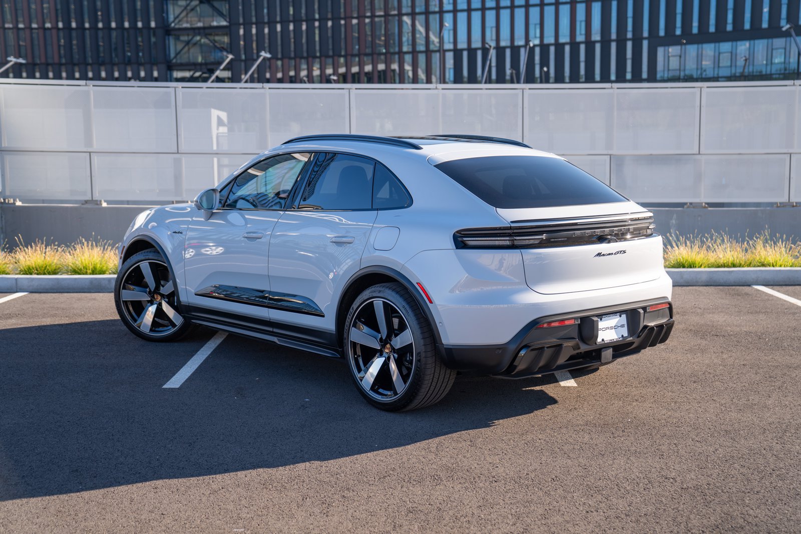Certified 2026 Porsche Macan GTS Electric AWD/4WD image 3
