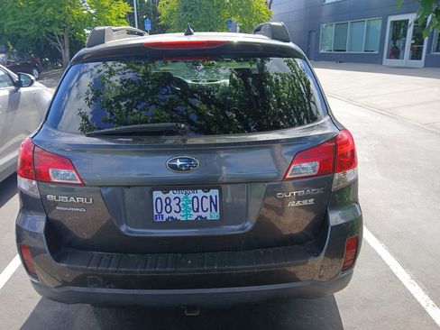 Used 2012 Subaru Outback 2.5i Limited w/ Moonroof Pkg AWD/4WD image 9