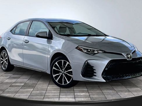 Used 2017 Toyota Corolla SE FWD image 3