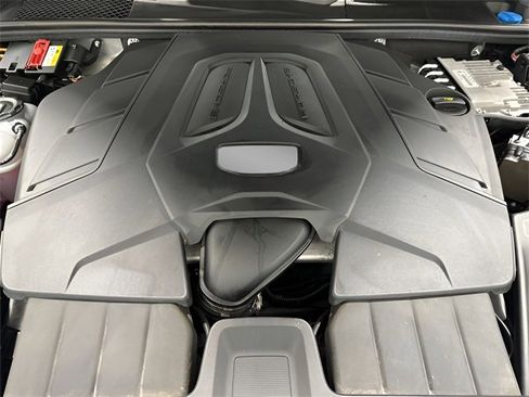 Used 2021 Porsche Cayenne image 10