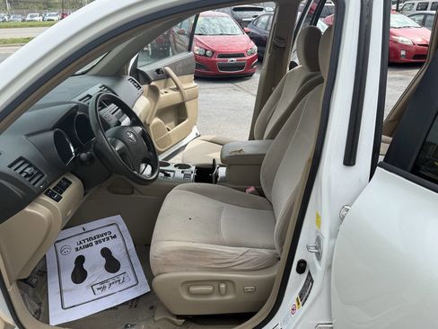 Used 2010 Toyota Highlander 2WD image 12