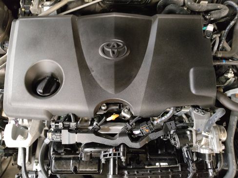 Used 2021 Toyota Camry LE FWD image 30