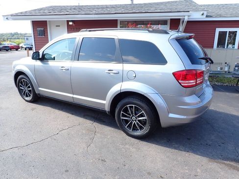 Used 2018 Dodge Journey SE w/ Popular Equipment Group FWD image 4