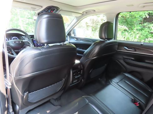 Certified 2023 Jeep Grand Cherokee Limited w/ Luxury Tech Group II AWD/4WD image 27