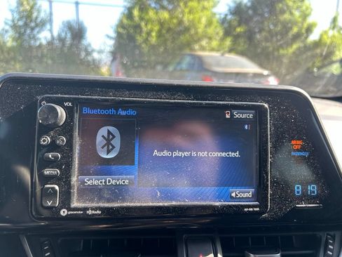 Used 2018 Toyota C-HR XLE FWD image 24
