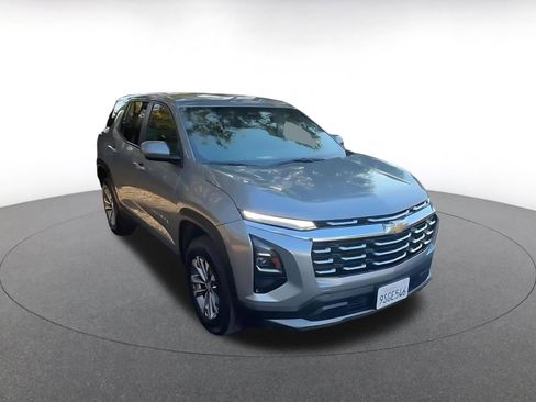 Used 2025 Chevrolet Equinox LT image 3