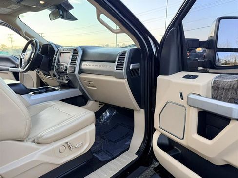 Used 2017 Ford F250 Lariat w/ Lariat Ultimate Package AWD/4WD image 13