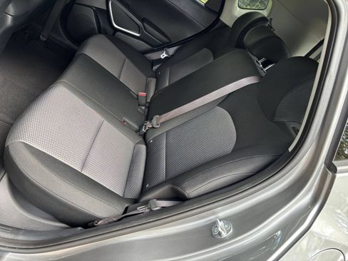 Used 2025 Kia Soul LX w/ LX Technology Package FWD image 34